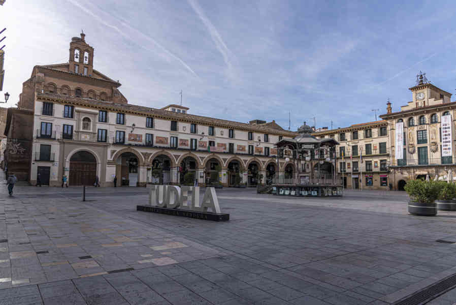 Comunidad Foral de Navarra 017 - Tudela - plaza de los Fueros.jpg